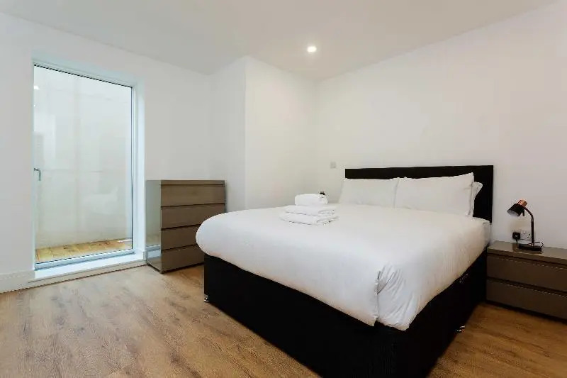 OYO Home 136 Kings Ave New Builds