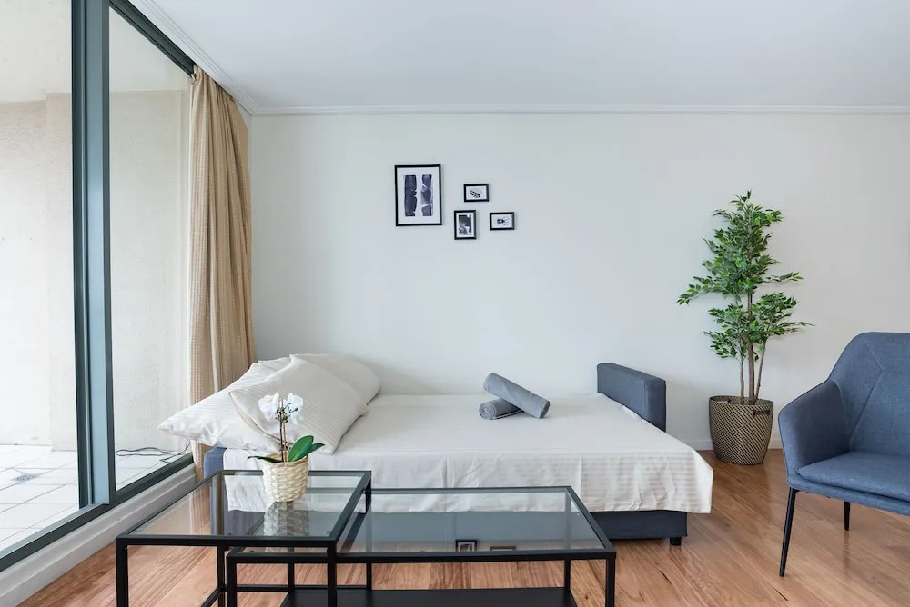 Sydney CBD Self-Contained Studio Apartment (2806PT)