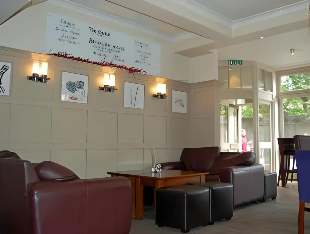 The Castle Bar ROOM ONLY