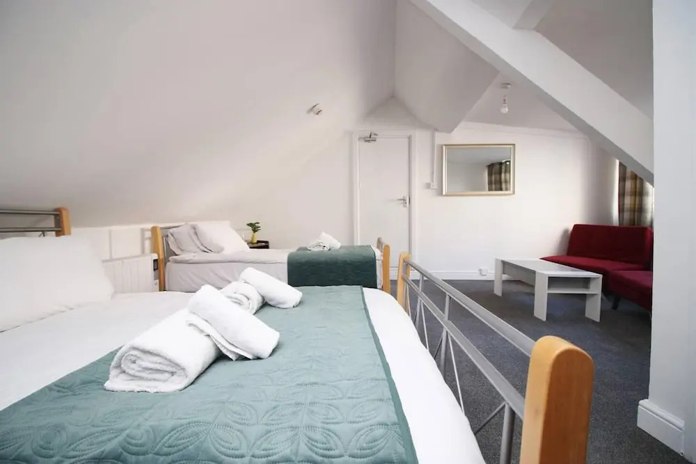 4 Bed Flat - Sleeps 4 - Parking - Wifi