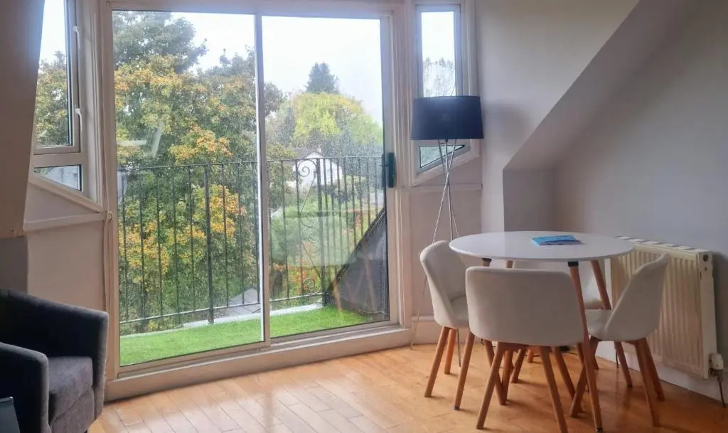 10c Stirling Road