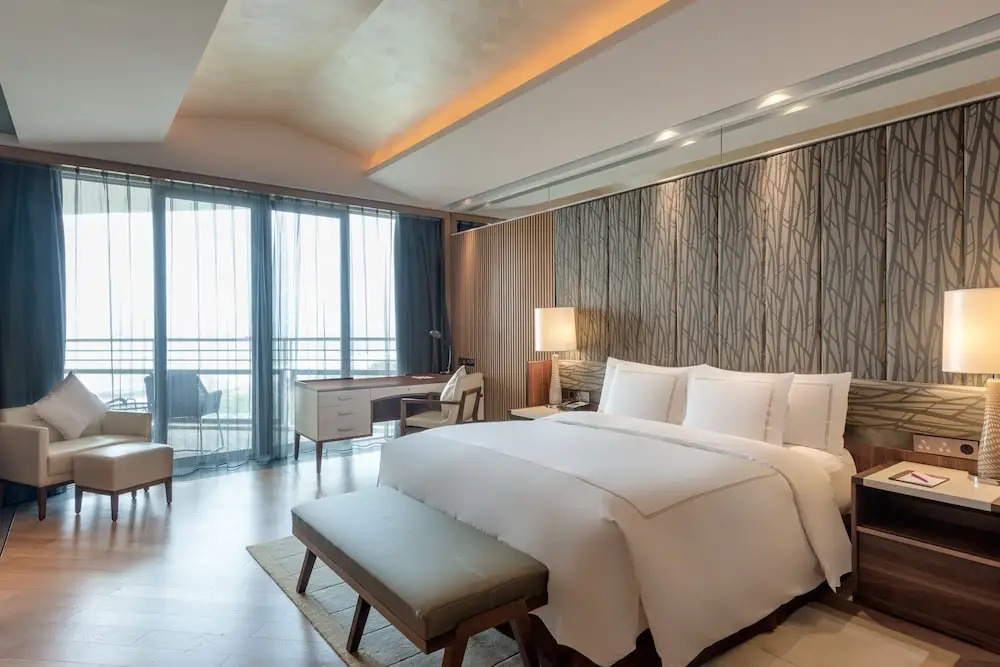 Crowne Plaza Hailing Island
