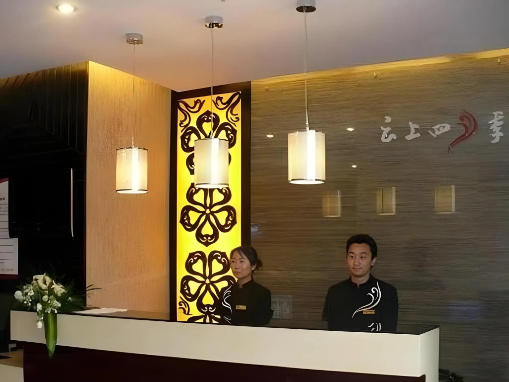 Fairyland Premium Hotel (Kunming Tuodong Sports Center Tangzixiang Metro Station)