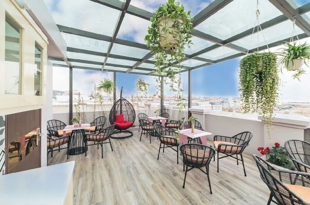 La Dolce Vita Hotel