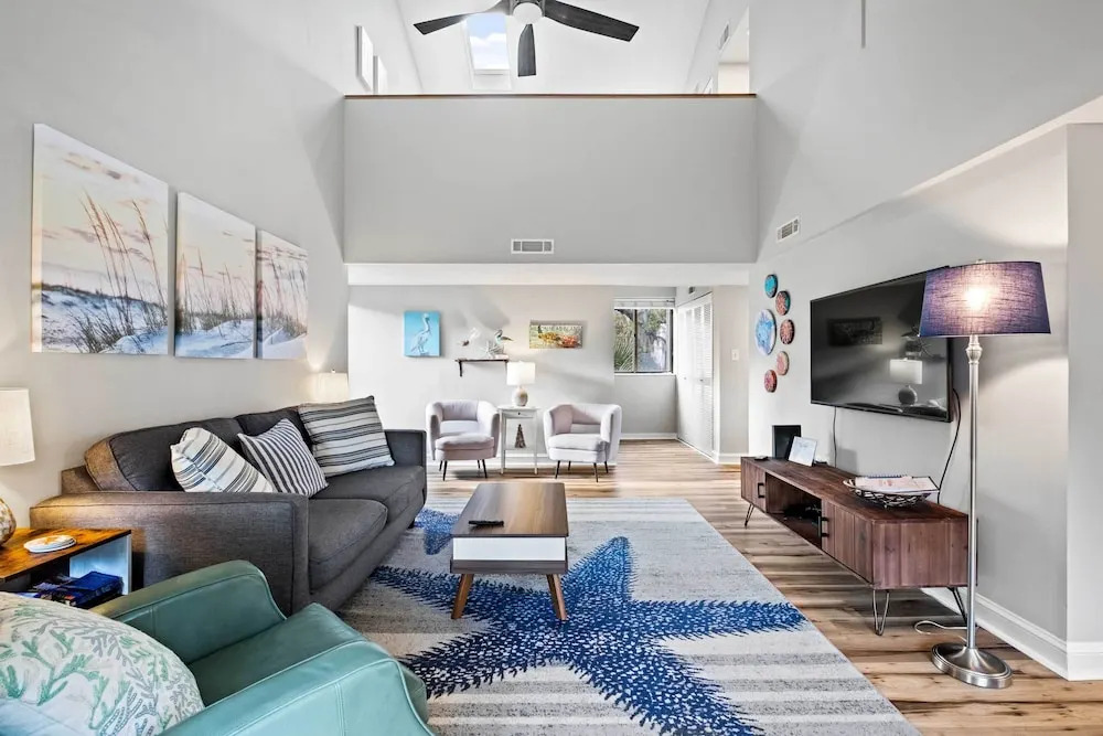 Walk to Coligny Beach Park: Coastal Oasis w/ Pool