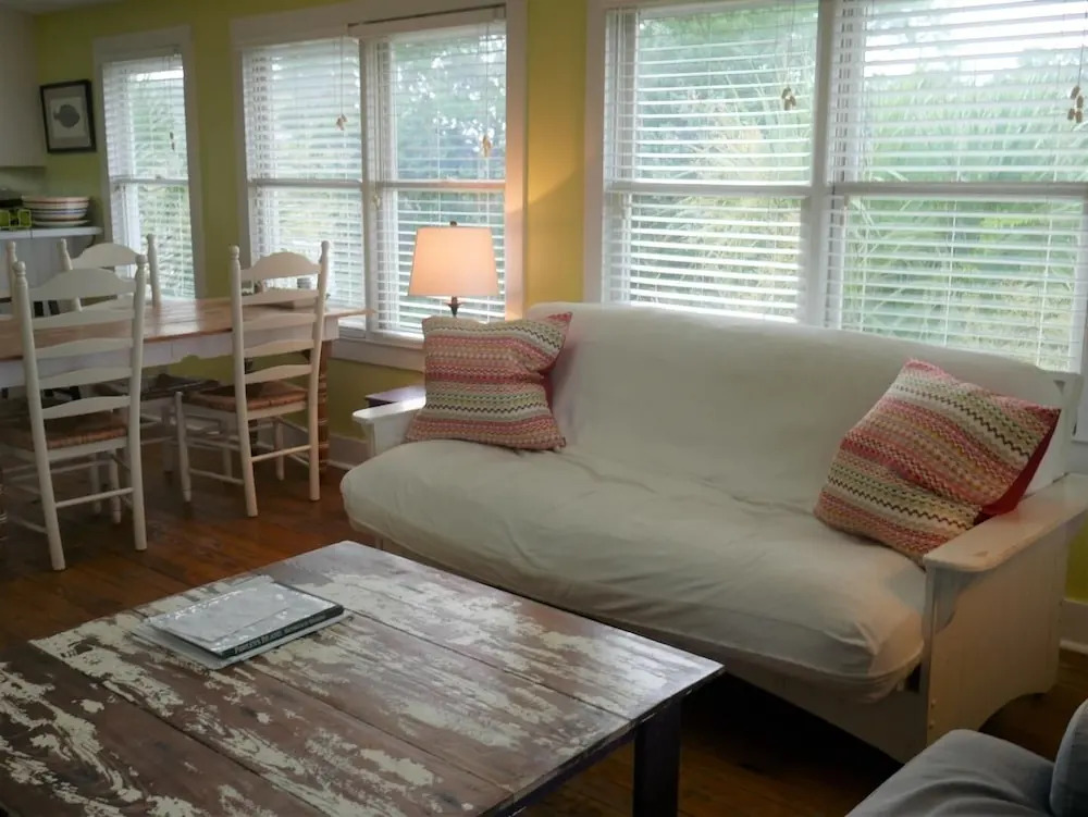Plum Crazy Up - 2 Br Townhouse