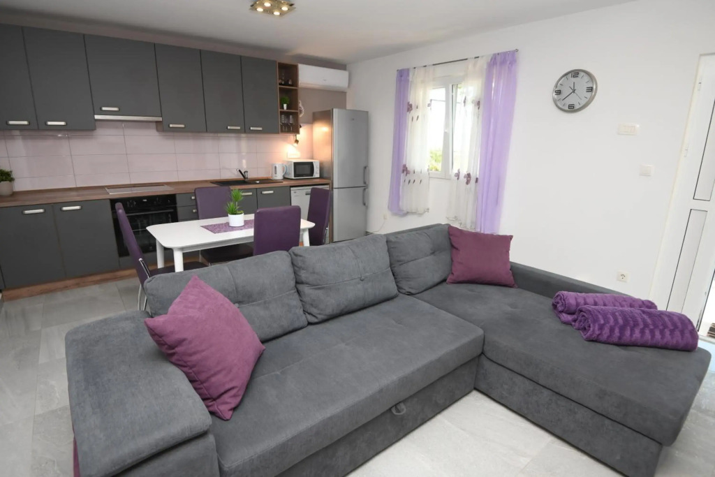 Apartments Lidija - see view with private hot tub and split level apartment with garden