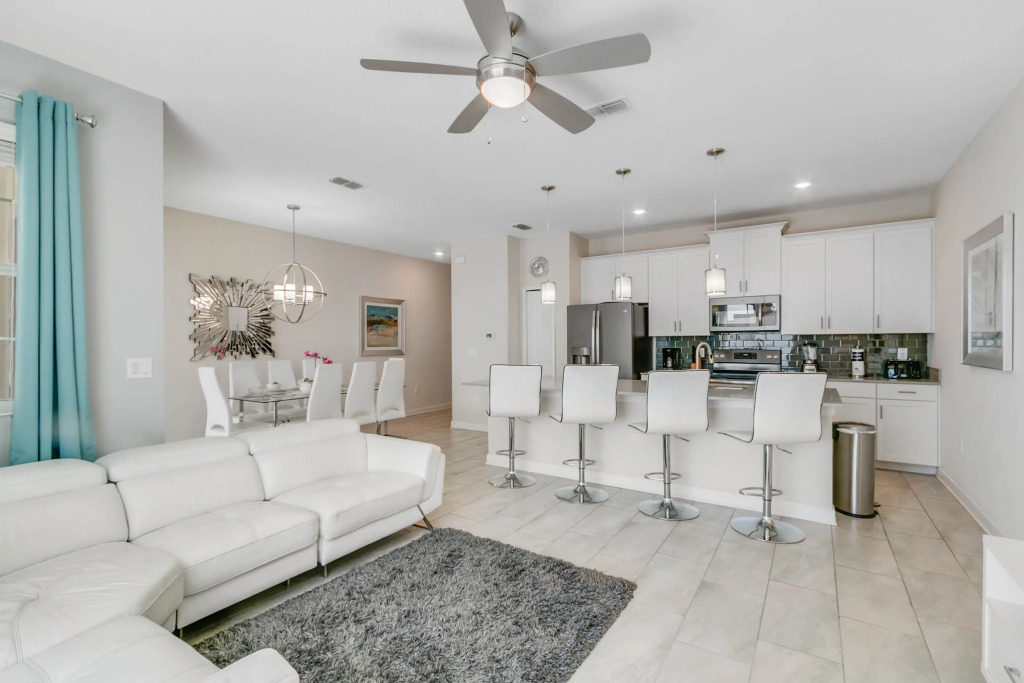 4 Bedrooms 3 Bathrooms Storey Lake 4863 Rc