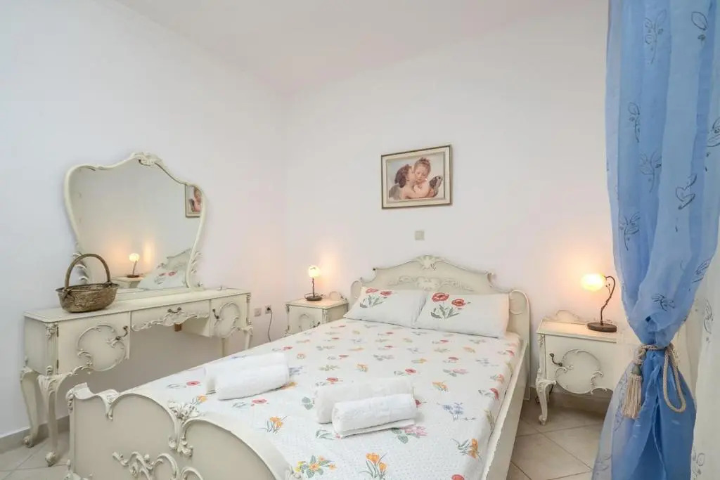 Independent AGAPITOS APART , 2BDRM, private patio