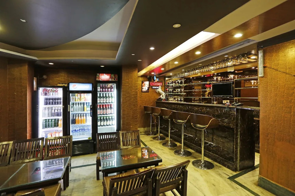 OYO Rooms 055 Mall Rd Tourism Lift