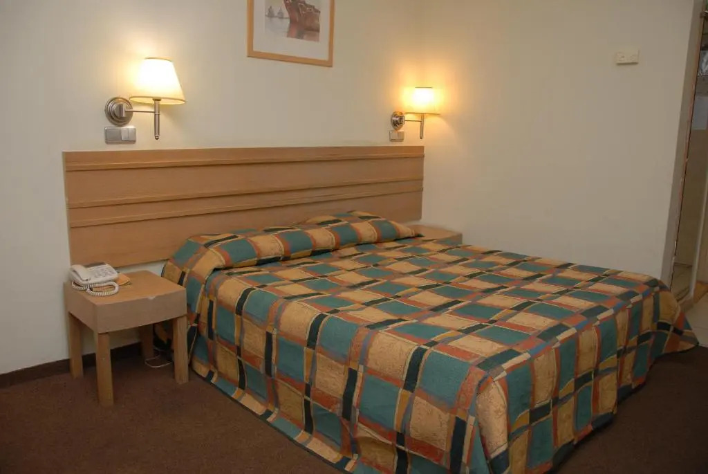 Adi Hotel