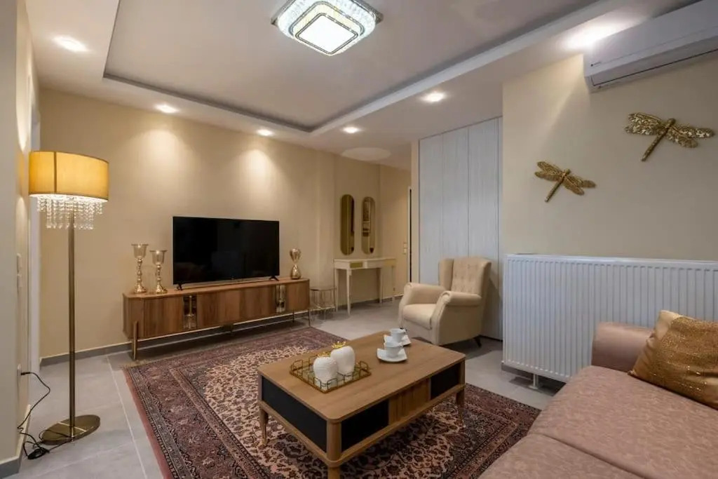 Maison De Luxx, A9 Central Lux