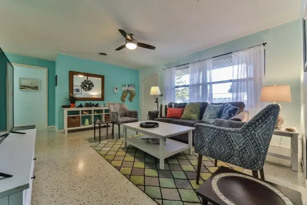 Amazing Pet Friendly 3 Bed House - Heated Pool 3 Bedroom Home by RedAwning