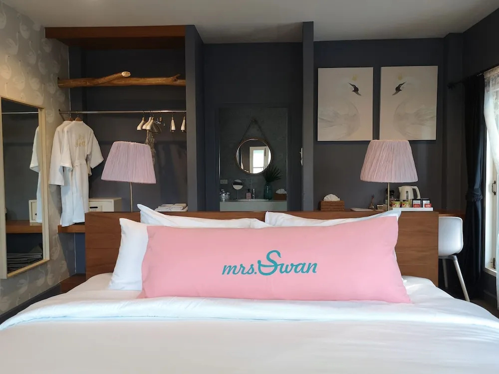 Mrs. Swan Hotel