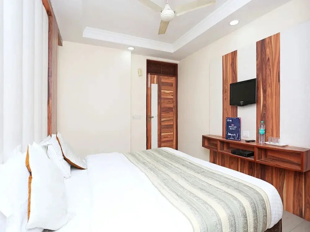 Hotel O F FIVE