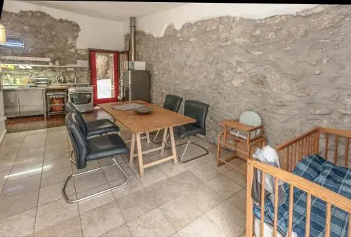 Holiday House Cave Romana