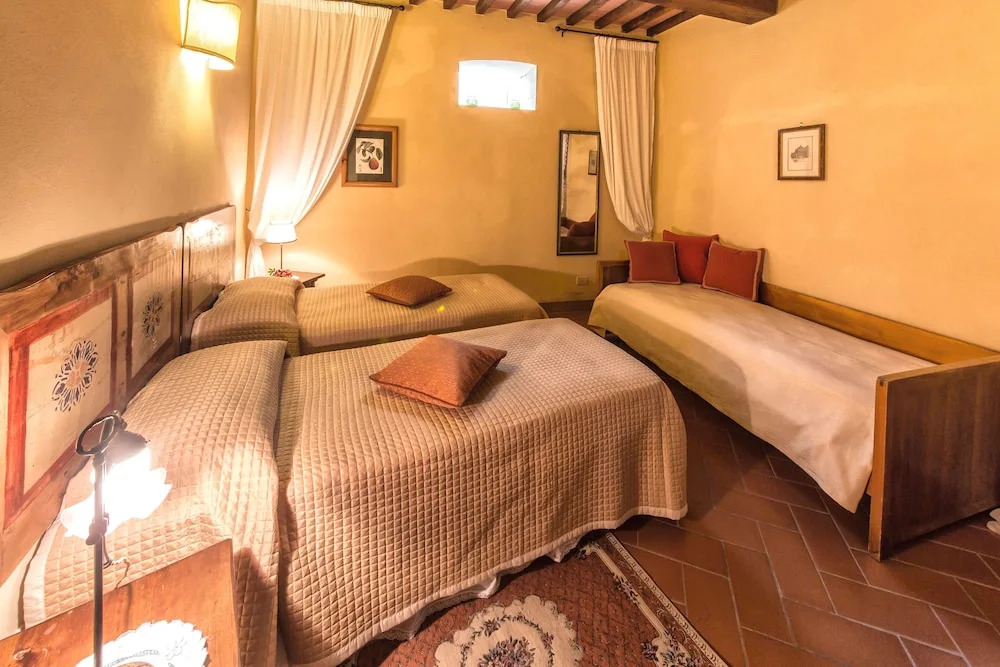 Holiday Home Features a Garden Features and Free Wifi