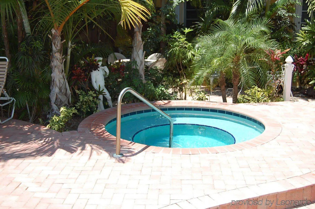 Alcazar Resort- Gay Mens Resort