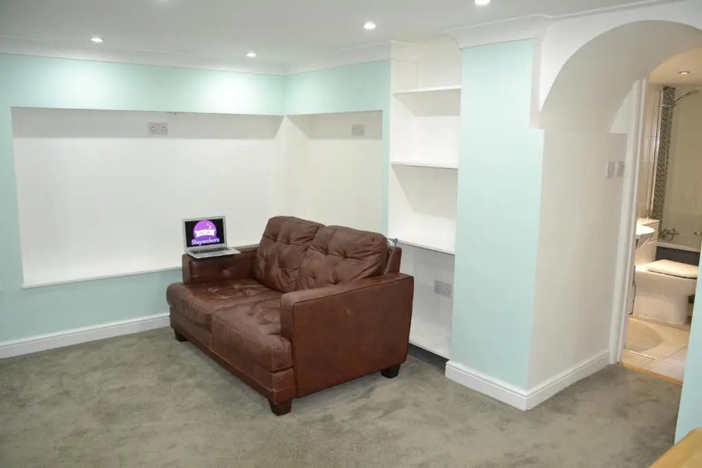 Willow Tree Apartment - 1 Bedroom Apartment - Stayseekers