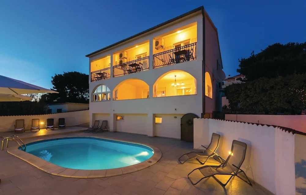 Five-Bedroom Holiday Home Primosten With Sea View 06