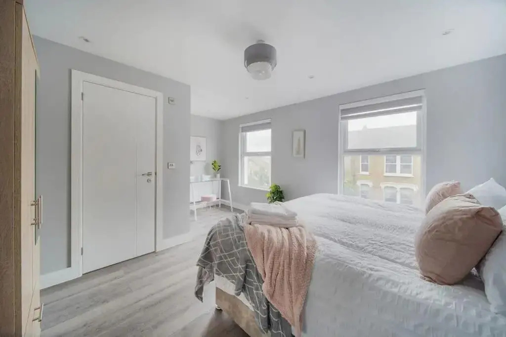 Stunning 3 Bed 3 Bath London Townhouse