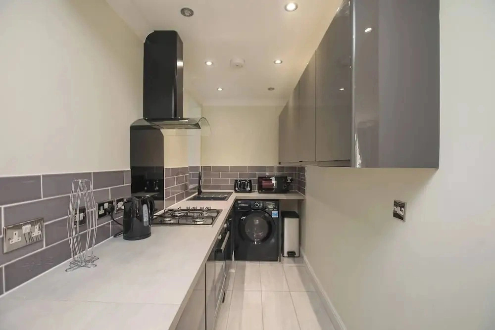 Charming Central Kingston Flat by the River