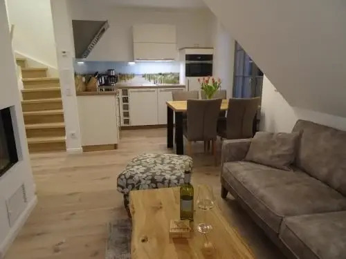 Rosenberg 13 Wohnung 1d DG re