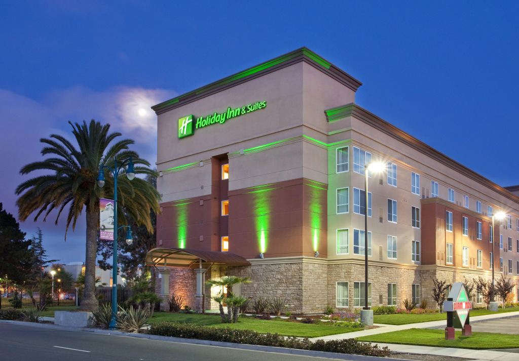 Holiday Inn & Suites Oakland - Airport by IHG