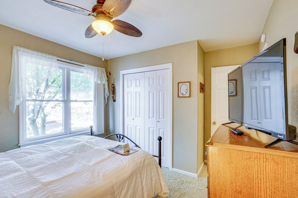 Lakefront & Dog-friendly Gem in Gravois Mills