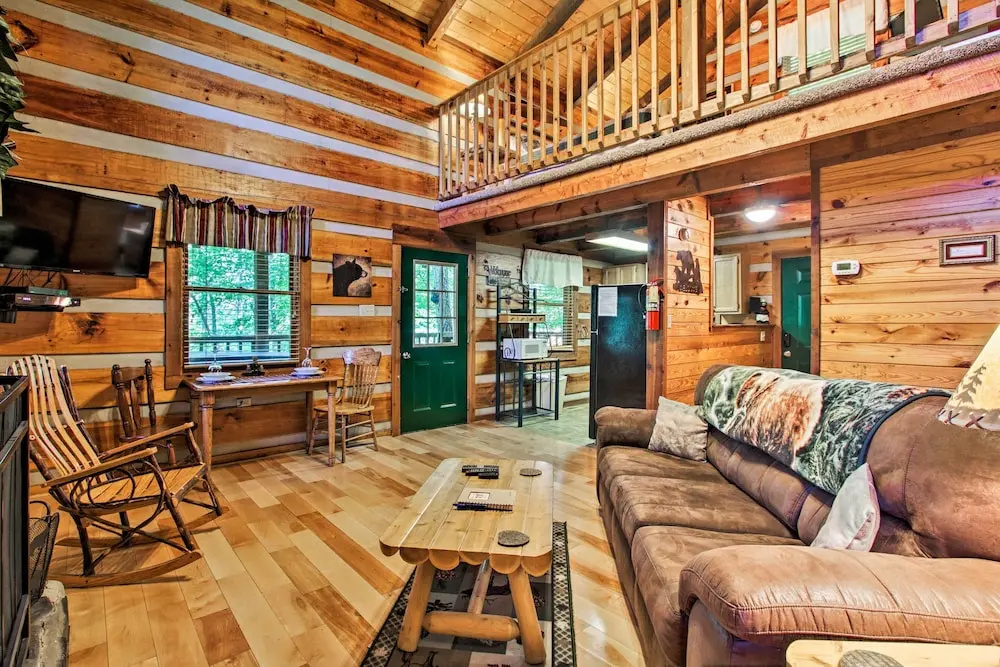 Secluded Forest Cabin, 4 Mi to Downtown Gatlinburg