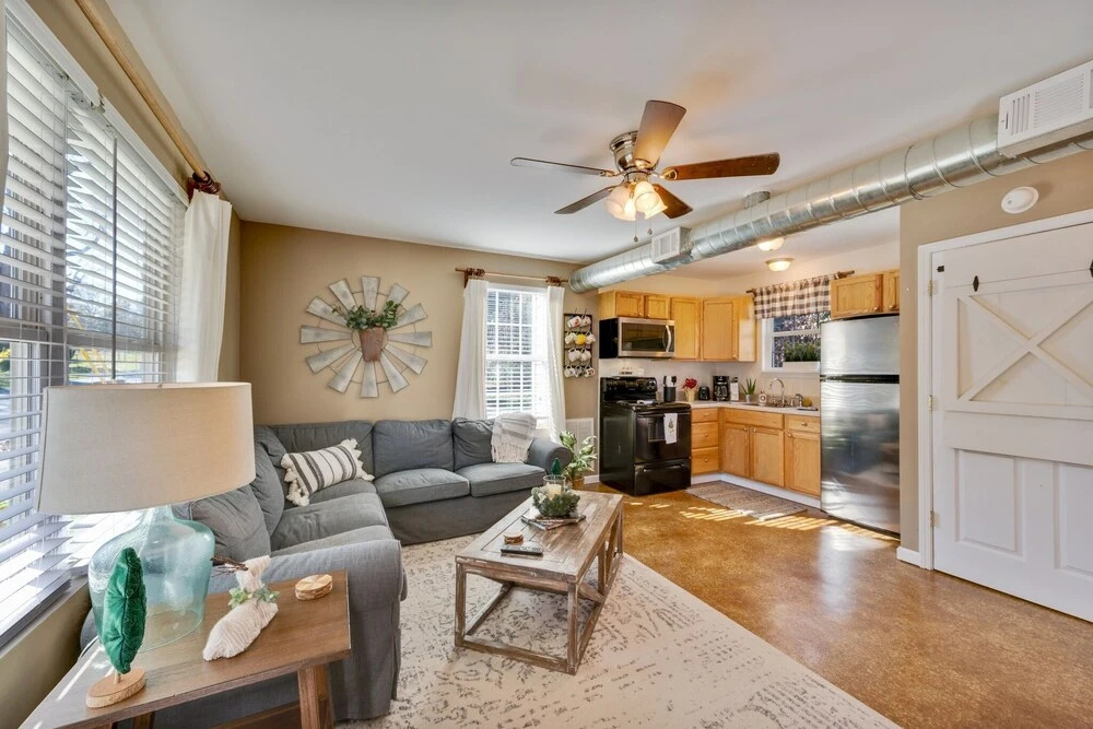 The Holly House In Downtown Demorest 2 Bedroom Home by Redawning