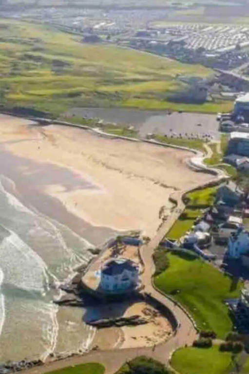 No2 Sandy Bay , Luxury Beachfront Apartment
