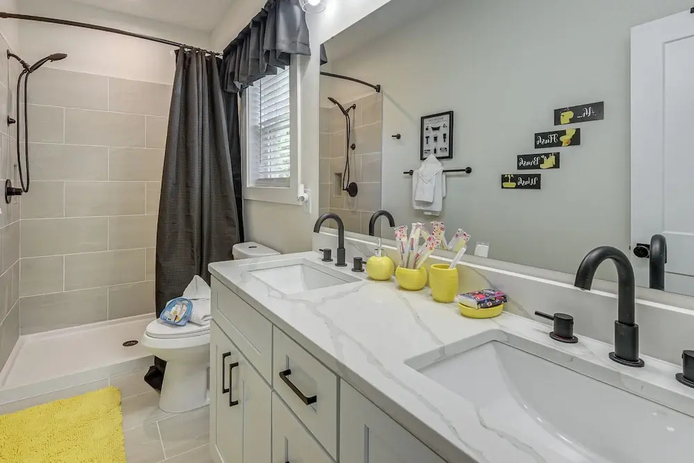 Hot Tub + Fire Pit: Home Near Dtwn Little River!