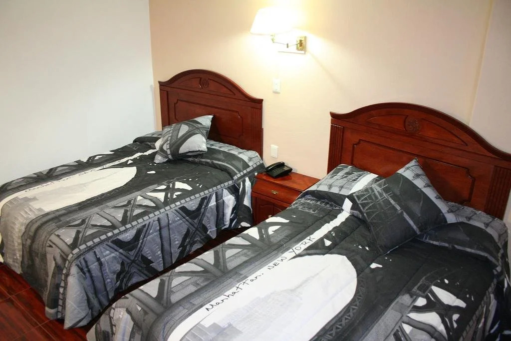 Leo Hotel