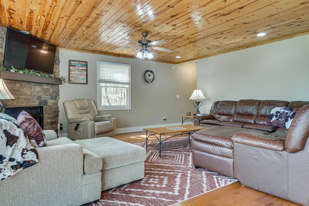 Luxe Helen Gem W/hot Tub + Pool Access