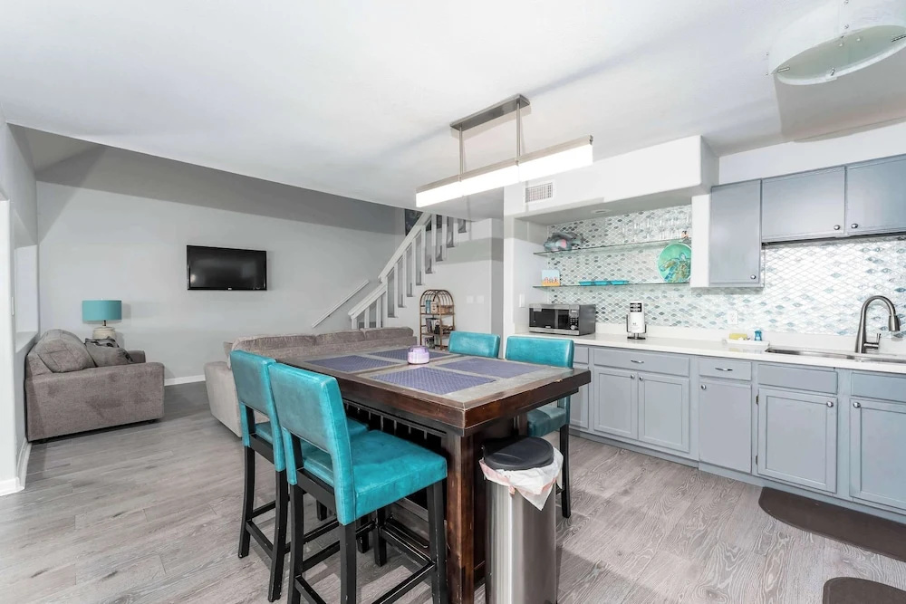 Bayside Waterfront Home With Private Patio