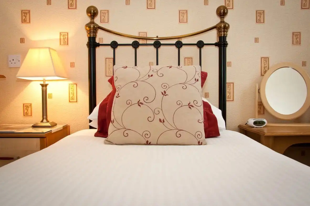Holly-Wood Guest House