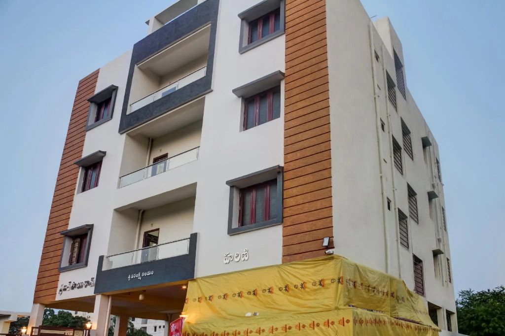 OYO 82381 Akshaya Kanuru