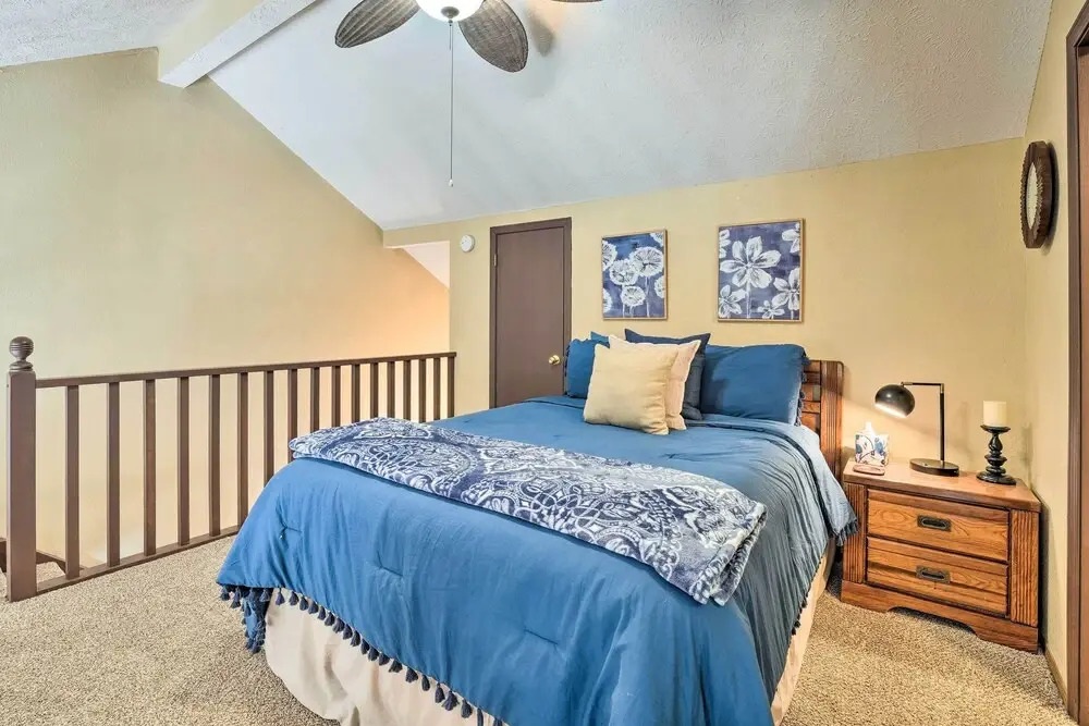 Balcony & Grill: Condo Near Table Rock Lake!