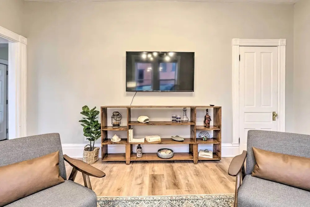 Pet-friendly Condo w/ Deck ~ 3 Mi to Dtwn!