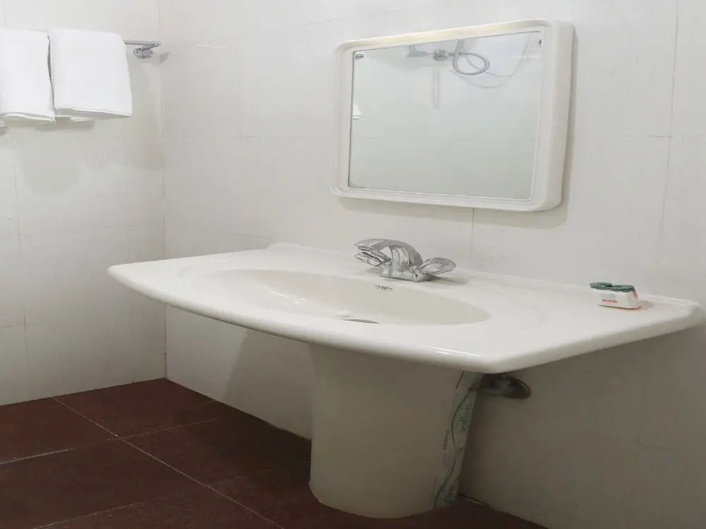 Ðÿ ˜Ï¸ Well-Lit Roomðÿœžlal Bagh Stn 29250