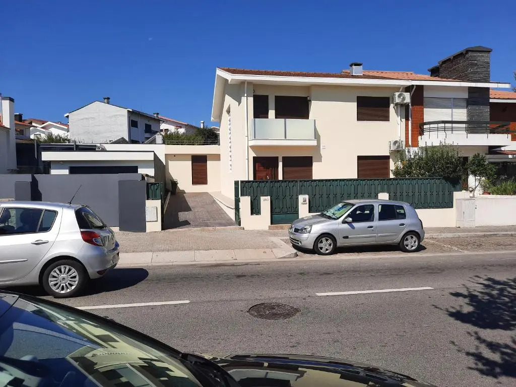 Maia Oporto Suites