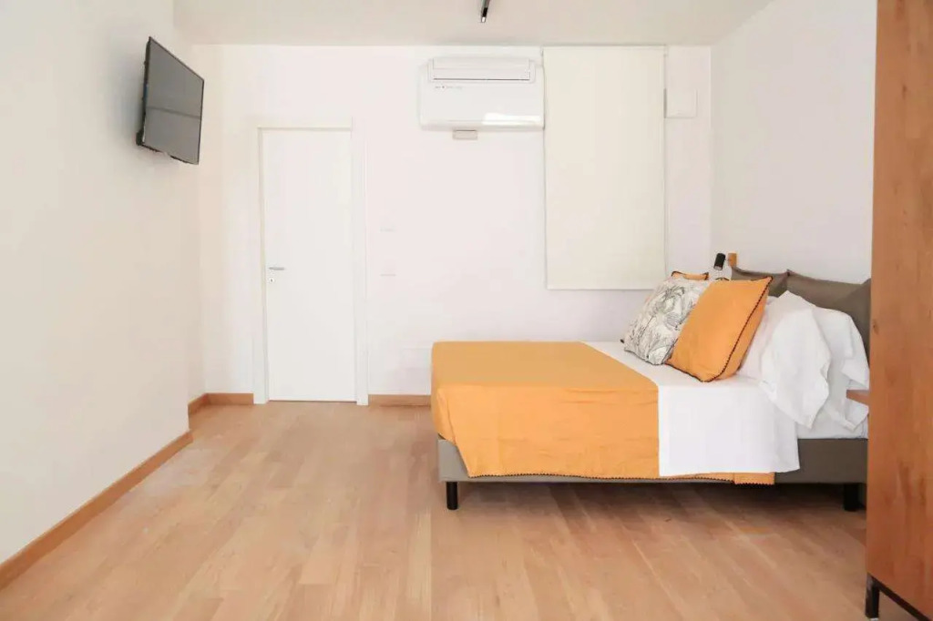Glass House - Smart Rooms & Parking