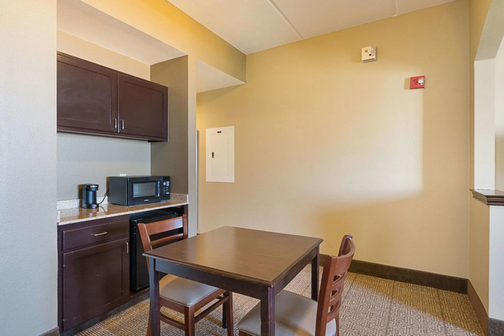 Comfort Suites Beachside