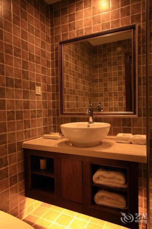 Theme Holiday Hotel