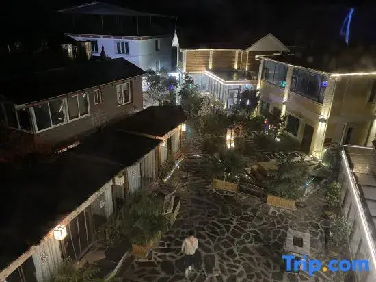 Kangding Gaqu Hot Spring Homestay