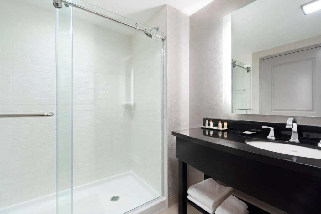 Renaissance by Marriott Boston Patriot Place Hotel