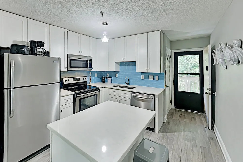 New Listing! Serene 2 Br W/ 3 Pools! 2 Bedroom Condo