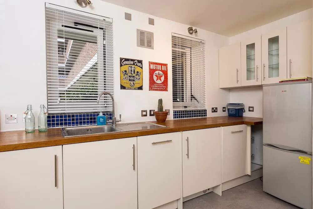 3 Bedroom Flat next to Victoria Park Sleeps 6