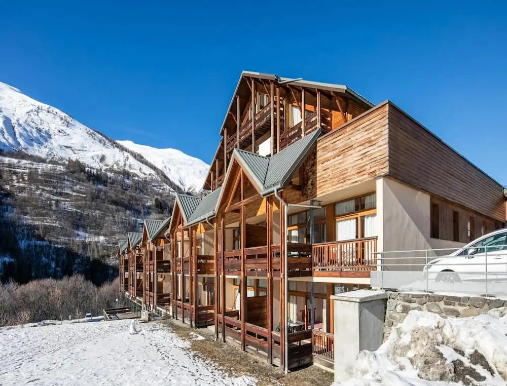 Mountain Flat With Sauna Access